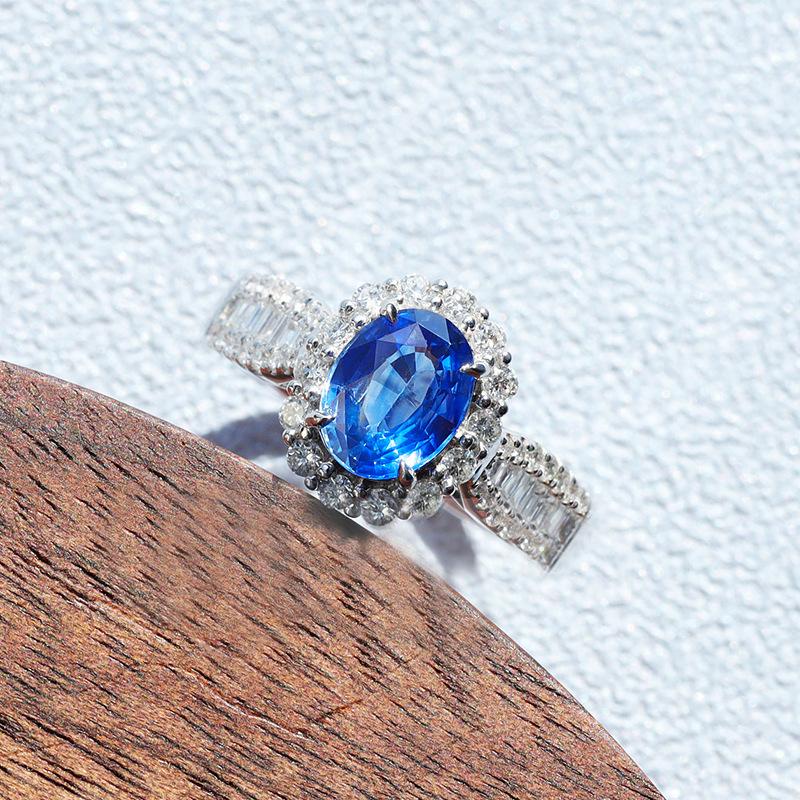 【T1】Exquisite Vintage Halo-Set Ring in 925 Sterling Silver