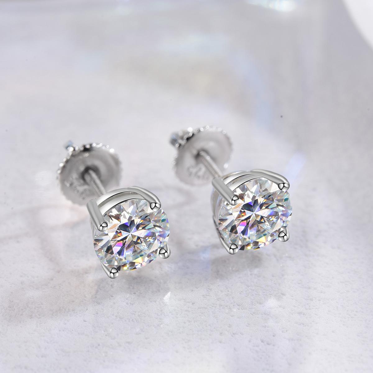 【#175】Four-Claw Moissanite Stud Earrings In 925 Sterling Silver