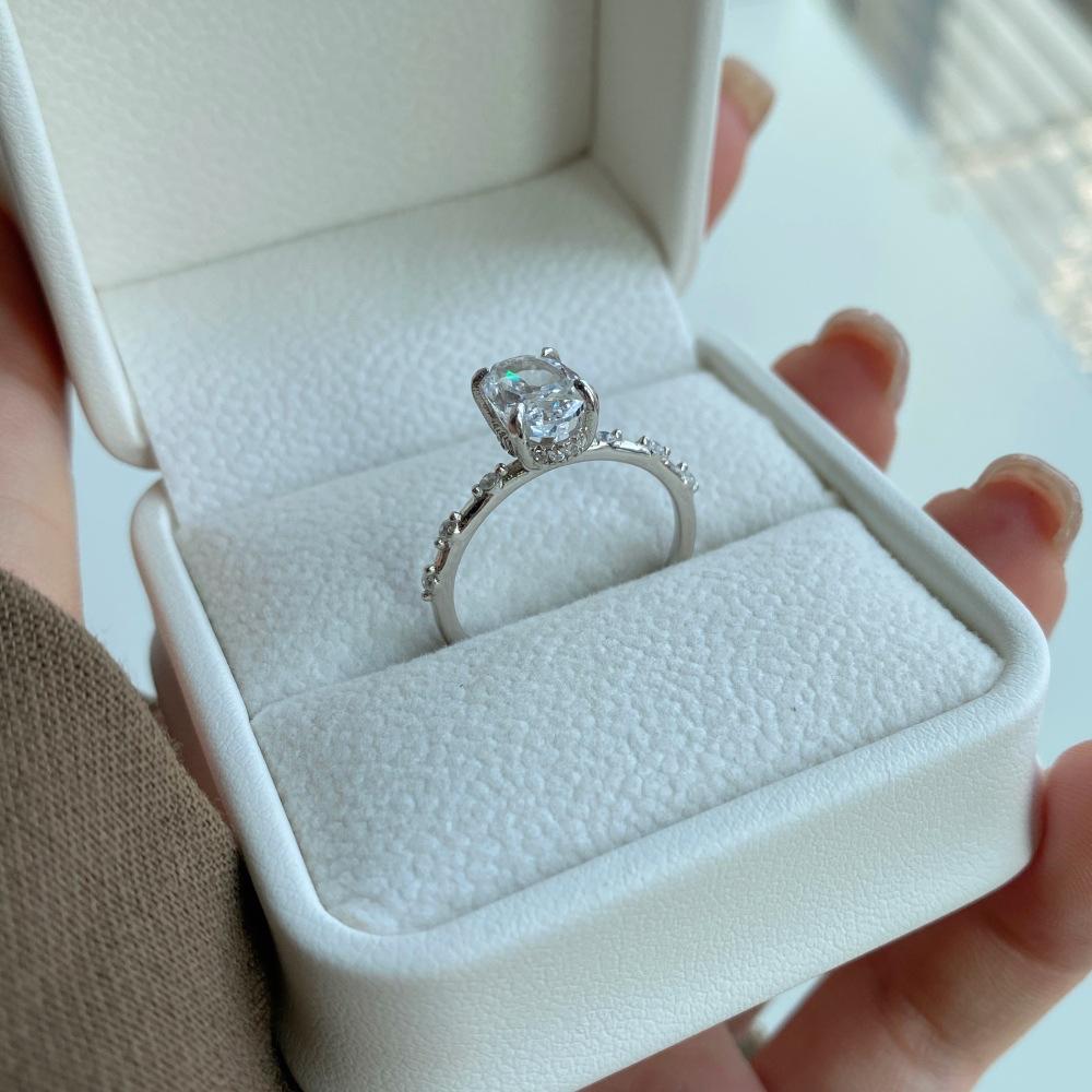 【T43】925 Sterling Silver Oval Shape CZ Light Luxury Ring