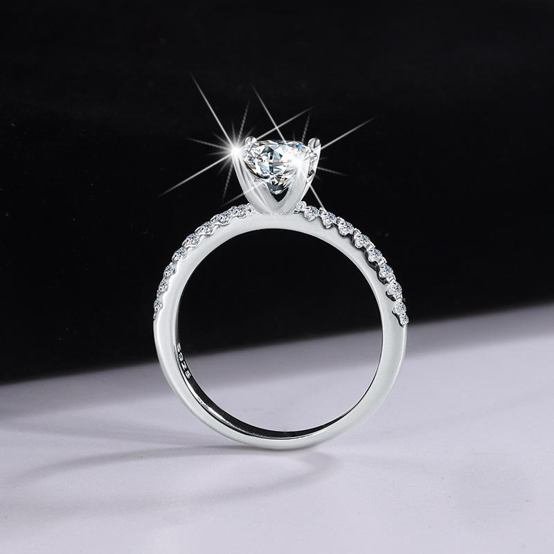 【#171】925 Sterling Silver Simple Four-Claw High-End Stylish Moissanite Ring