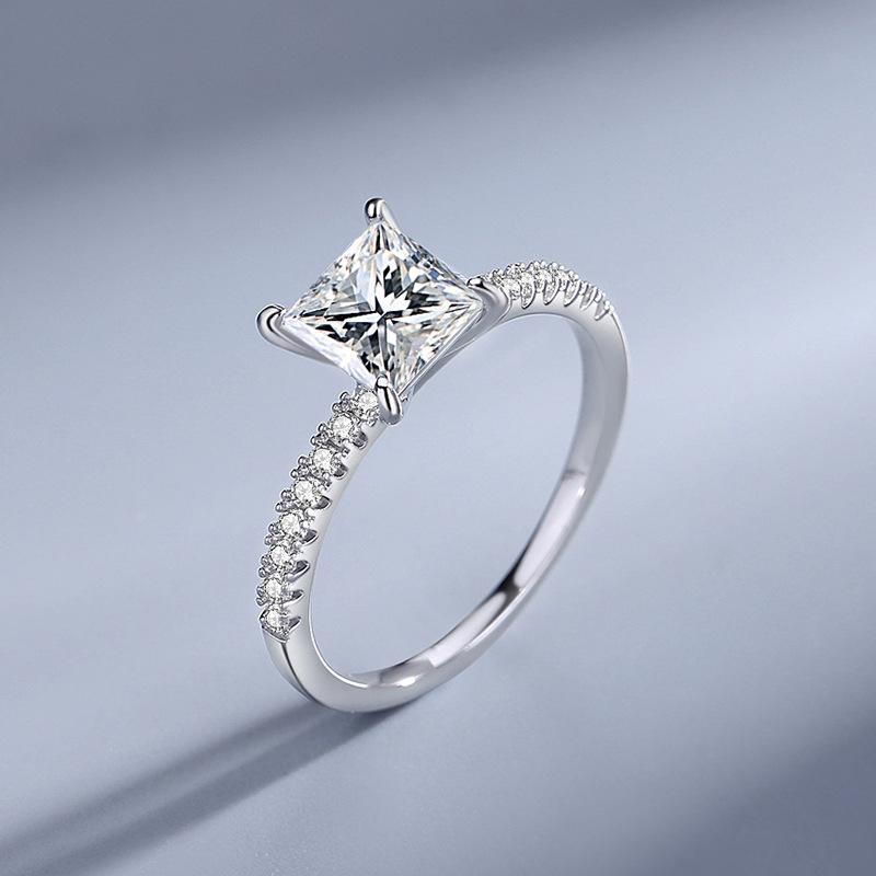 Elegant 925 Sterling Silver Princess Cut Moissanite Ring with Classic Four-Claw Setting1