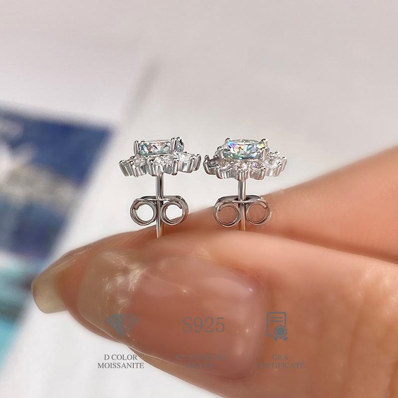 【#177】Elegant SUNFLOWER Moissanite Stud Earrings In 925 Sterling Silver